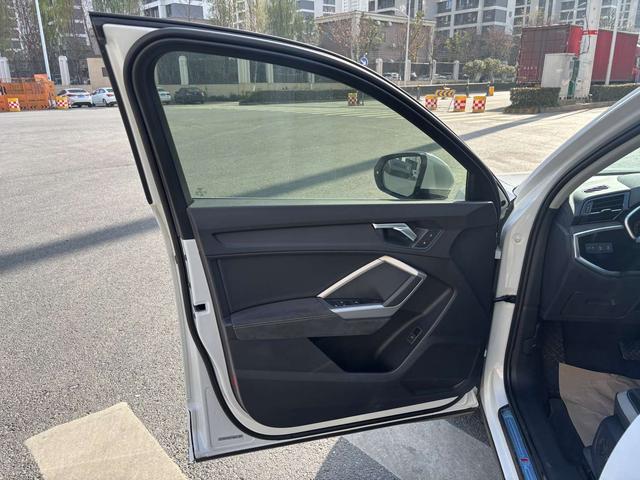 Audi Audi Q3