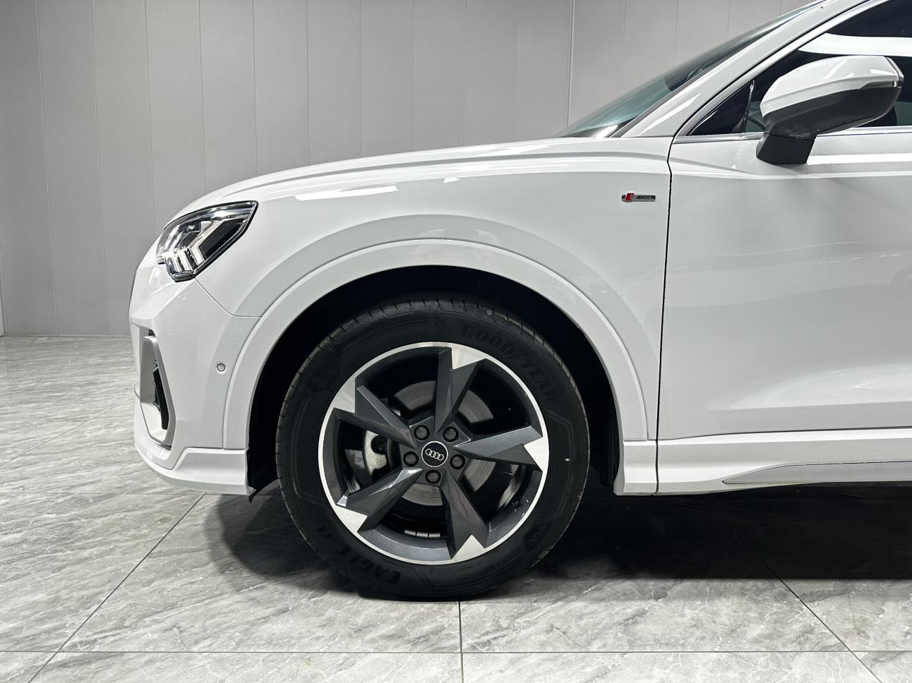 Audi Audi Q3