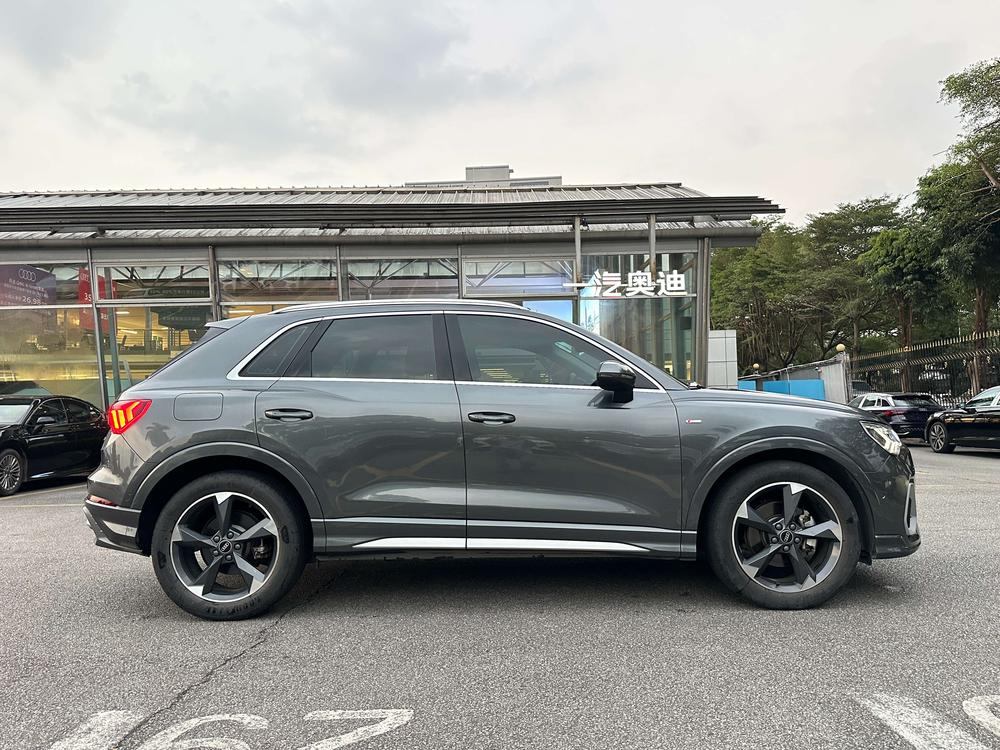 Audi Audi Q3