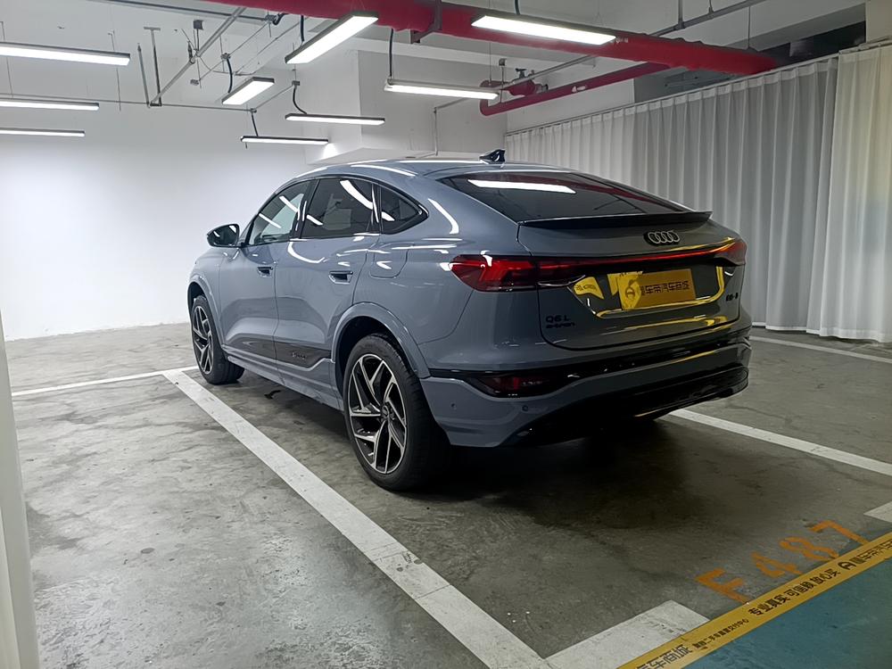Audi Audi Q6L Sportback e-tron