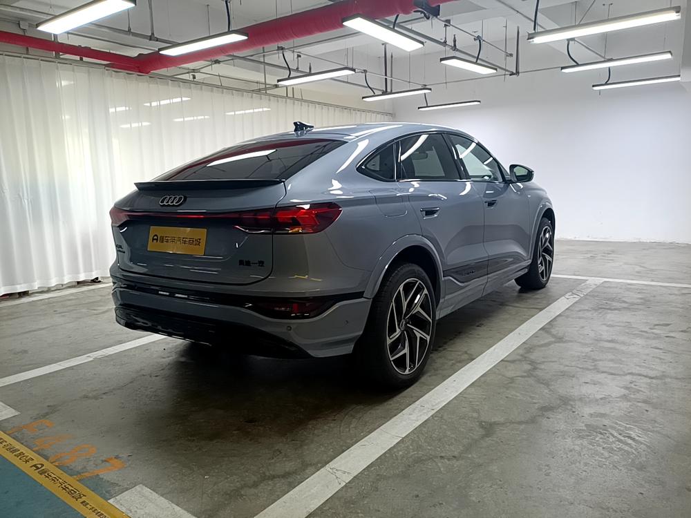 Audi Audi Q6L Sportback e-tron
