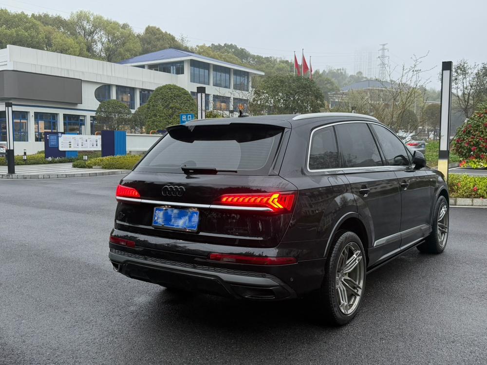 Audi Audi Q7