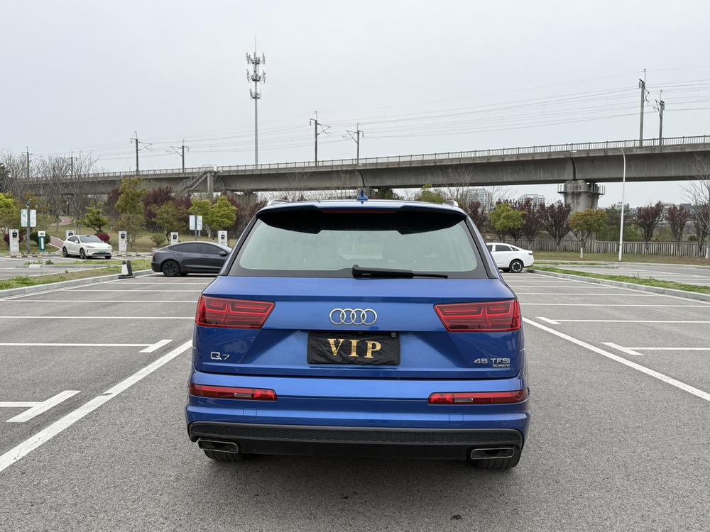 Audi Audi Q7