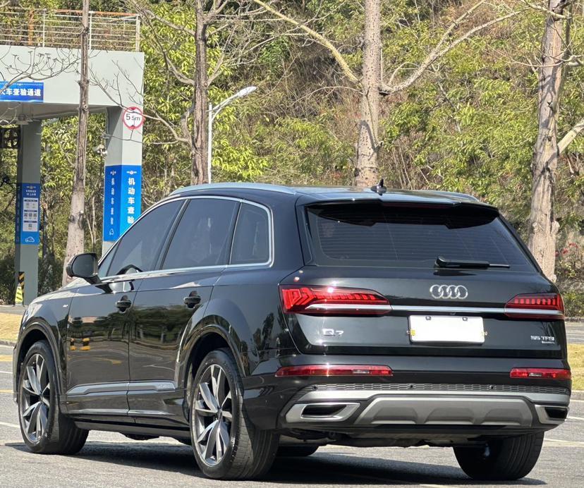 Audi Audi Q7