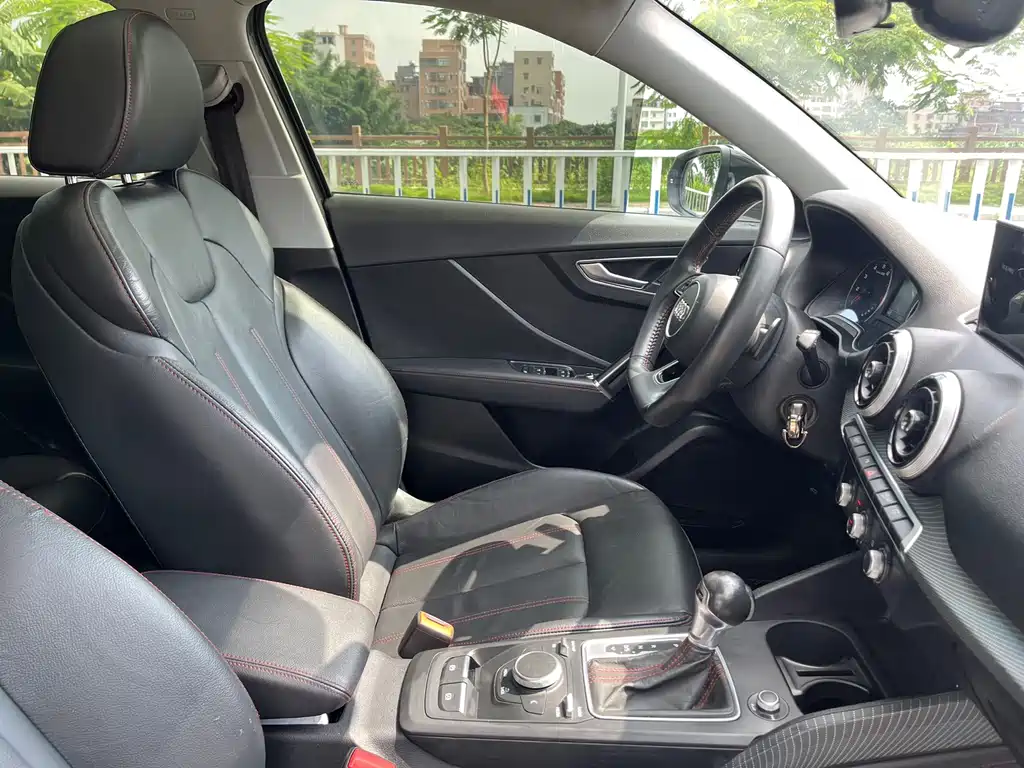 Audi Q2L