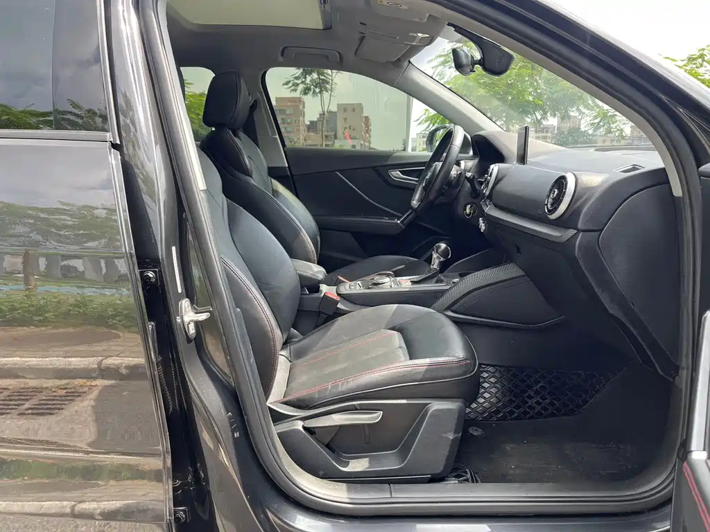 Audi Q2L