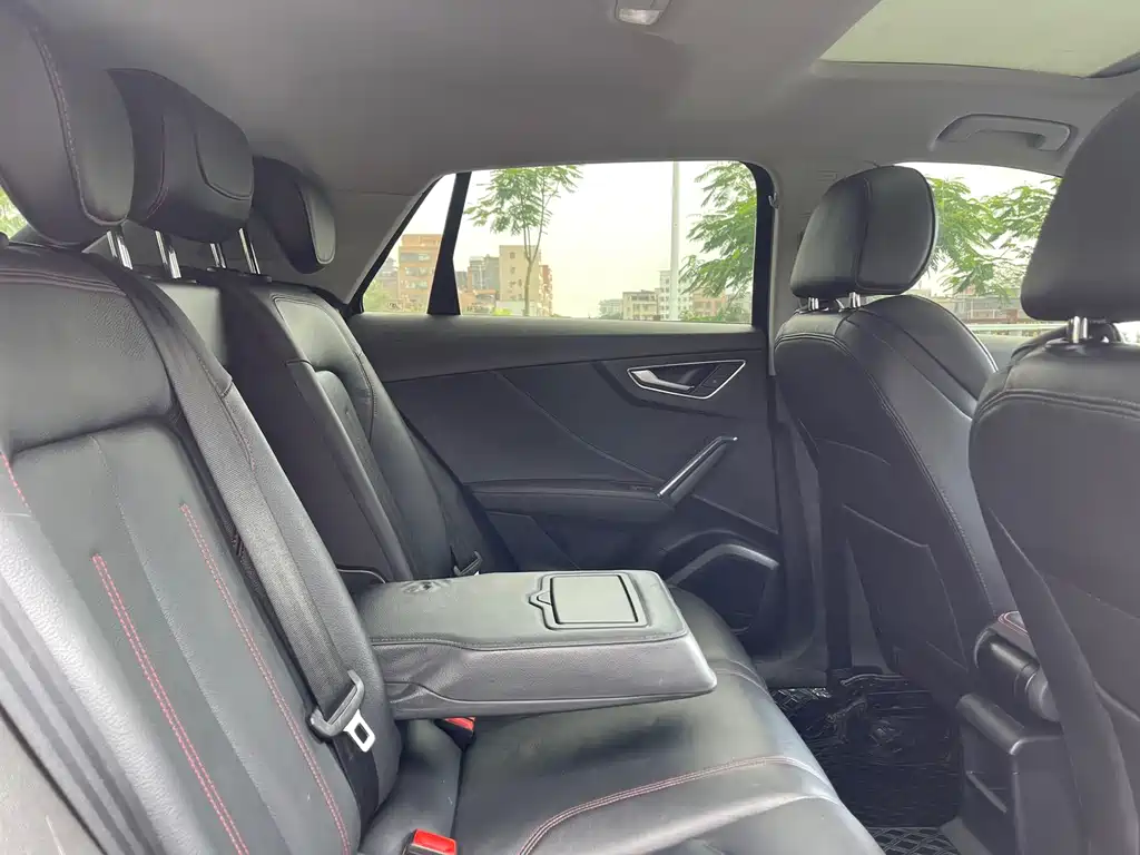 Audi Q2L