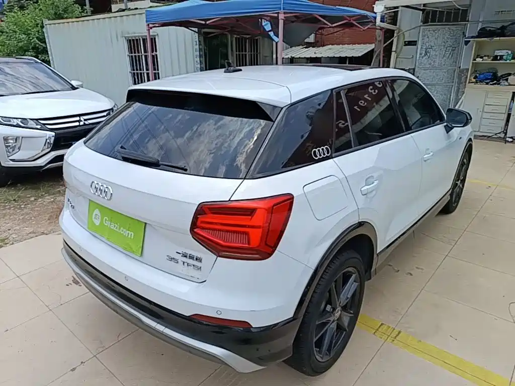 Audi Q2L
