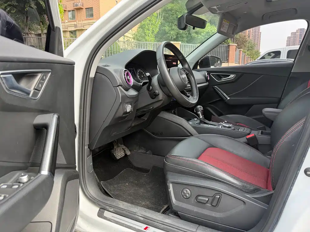 Audi Q2L