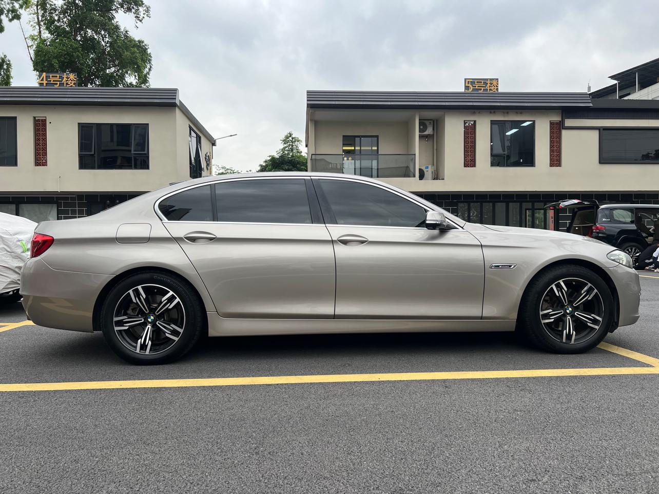 BMW BMW 5-Series