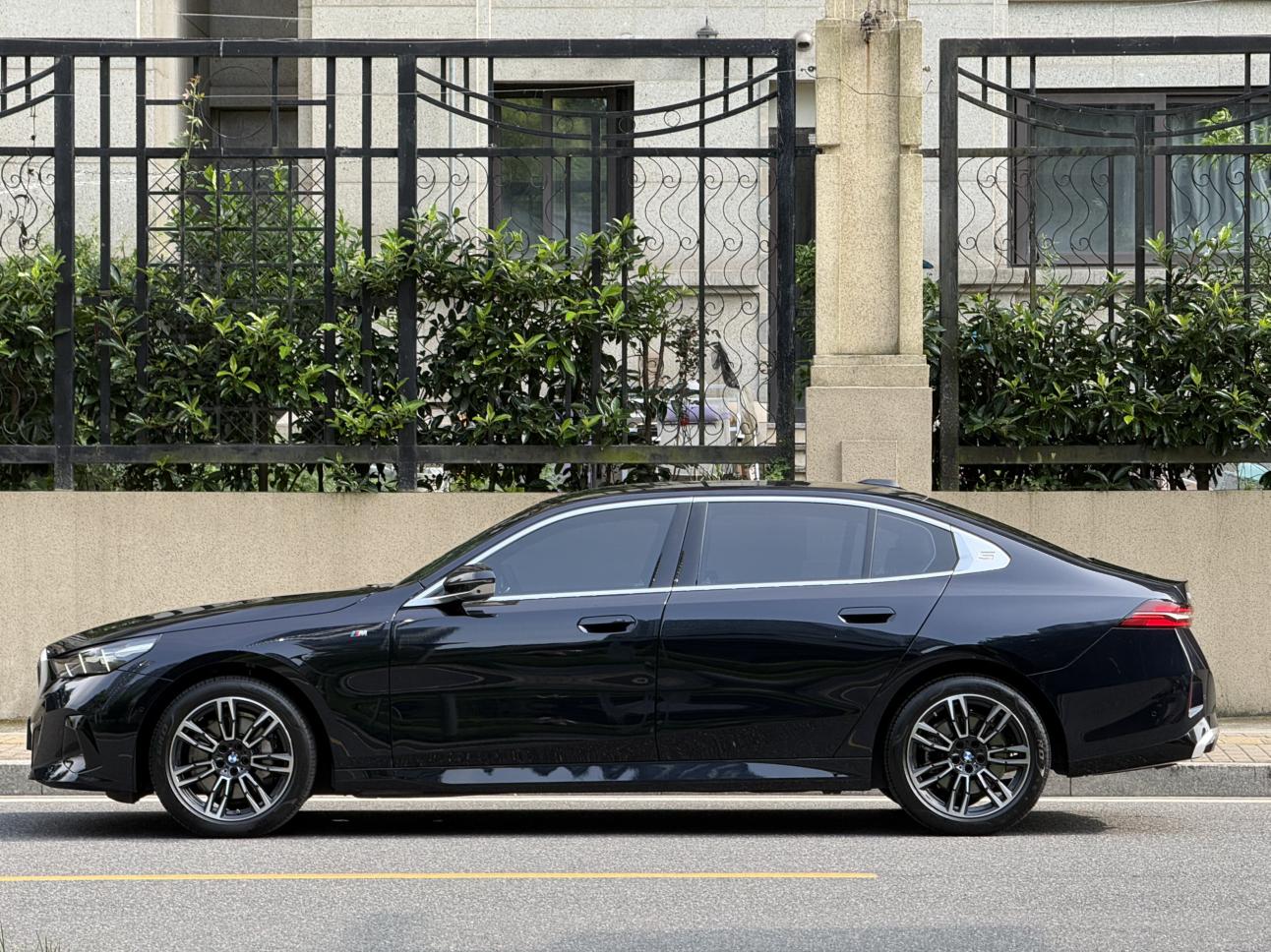 BMW BMW 5-Series