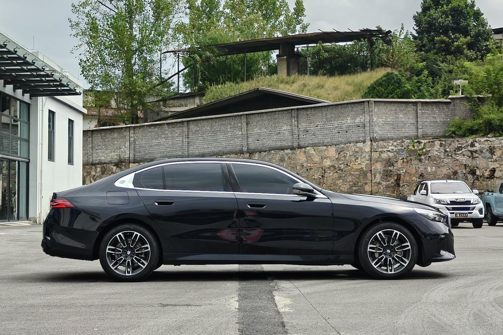 BMW BMW 5-Series