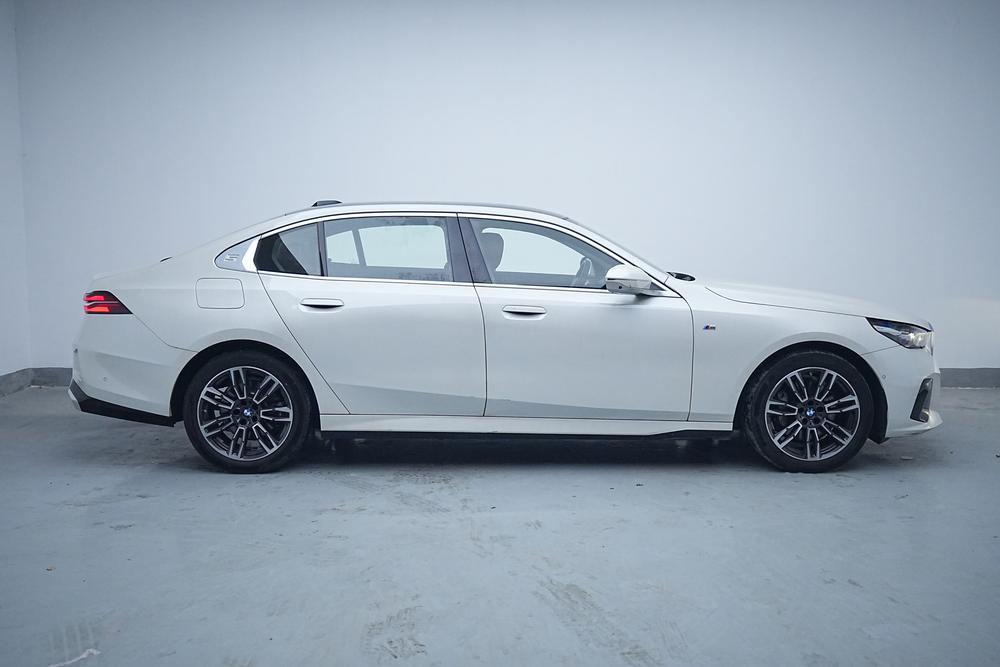 BMW BMW 5-Series