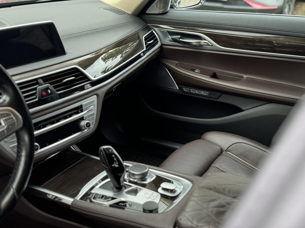 BMW BMW 7-Series