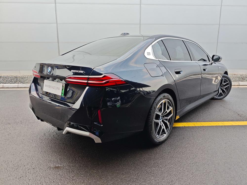 BMW BMW i5