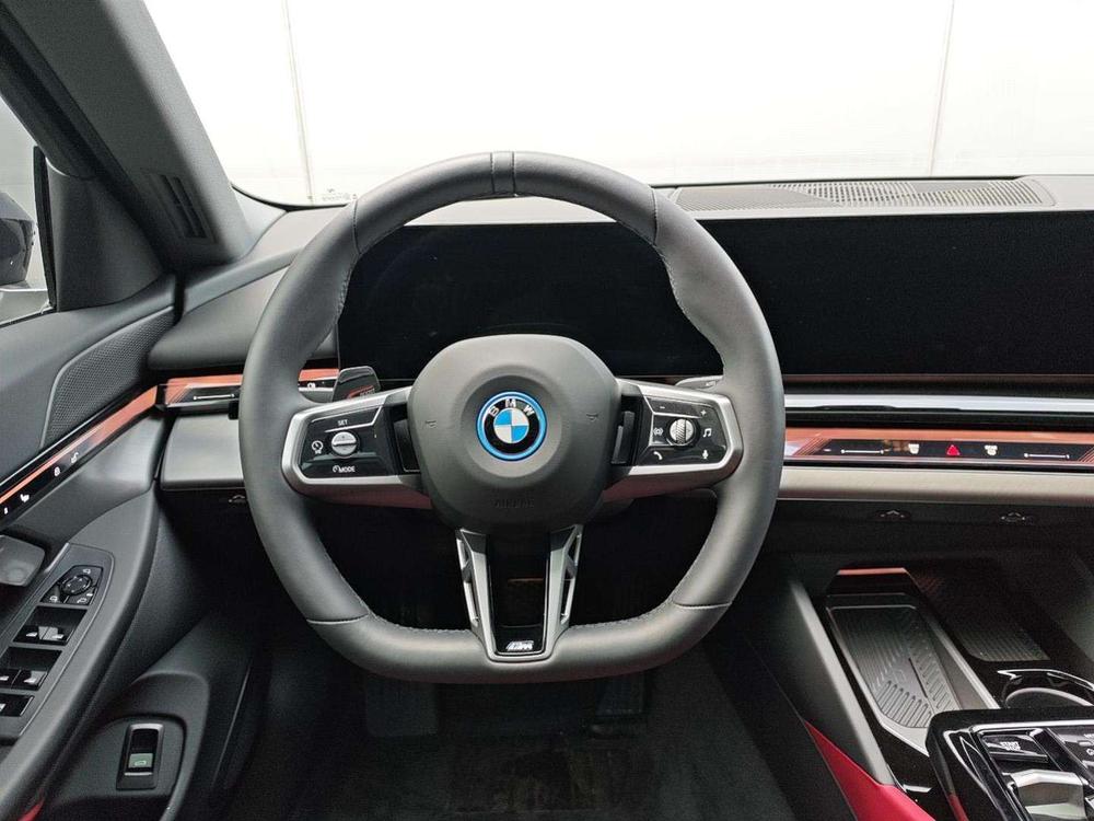BMW BMW i5