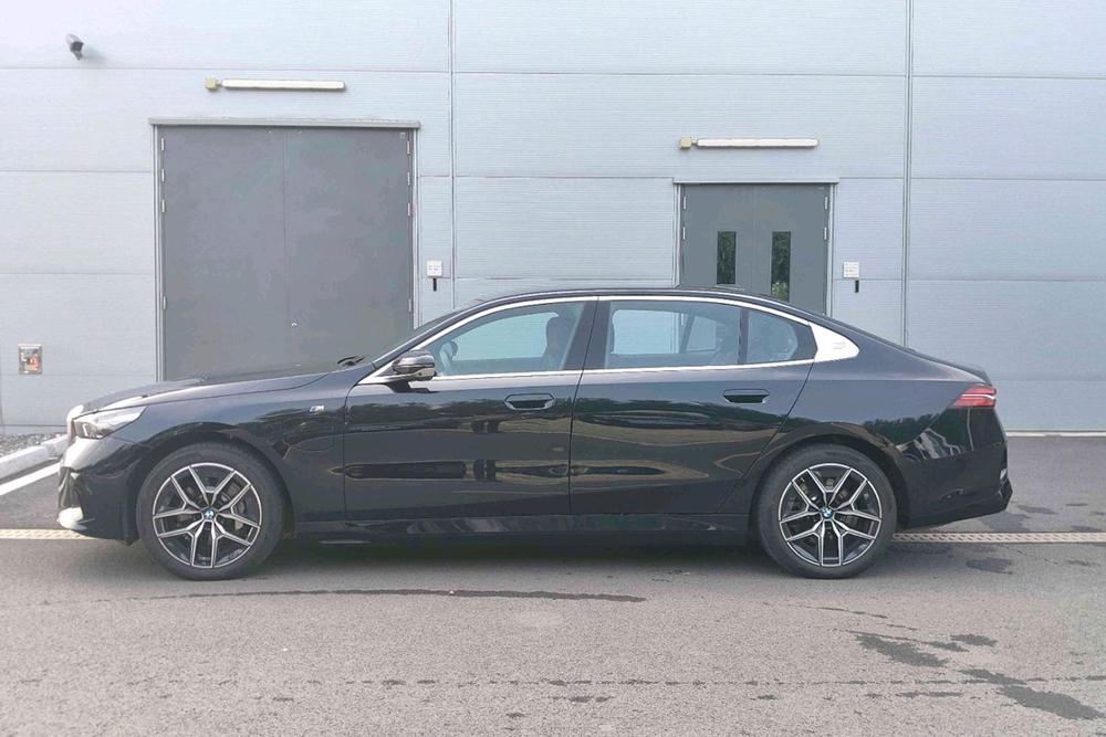 BMW BMW i5