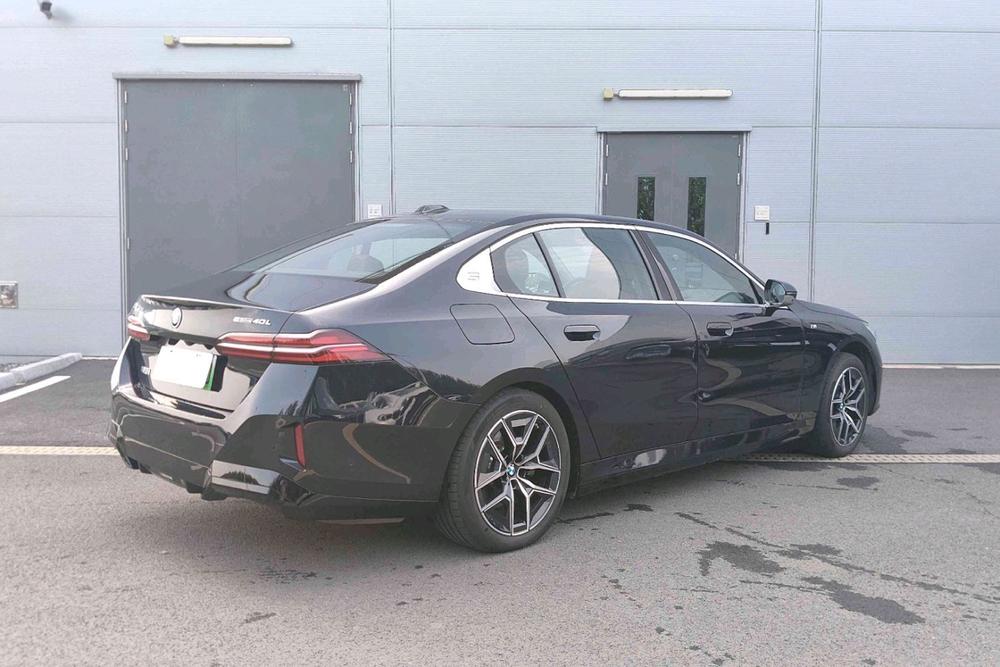 BMW BMW i5