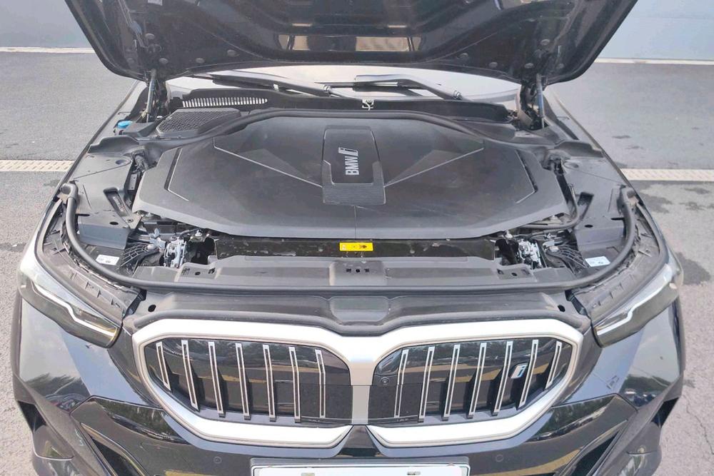 BMW BMW i5