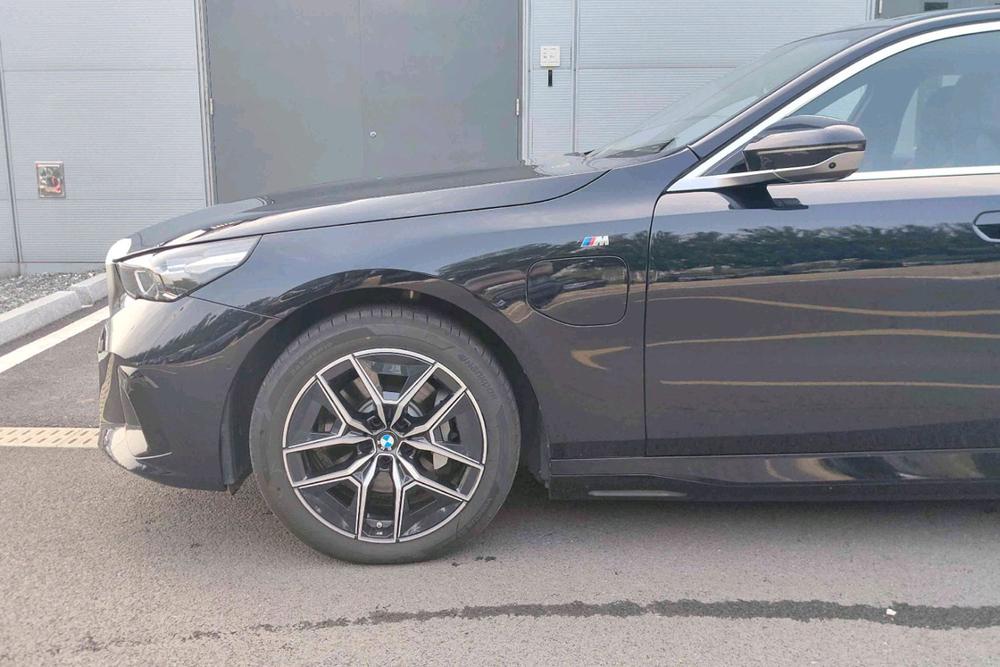 BMW BMW i5