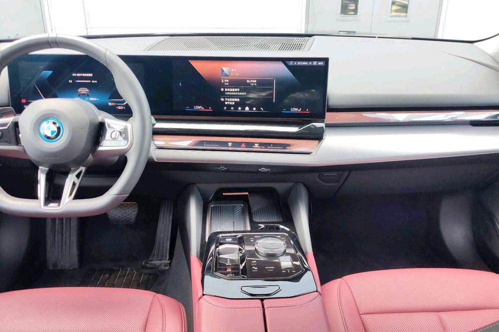 BMW BMW i5