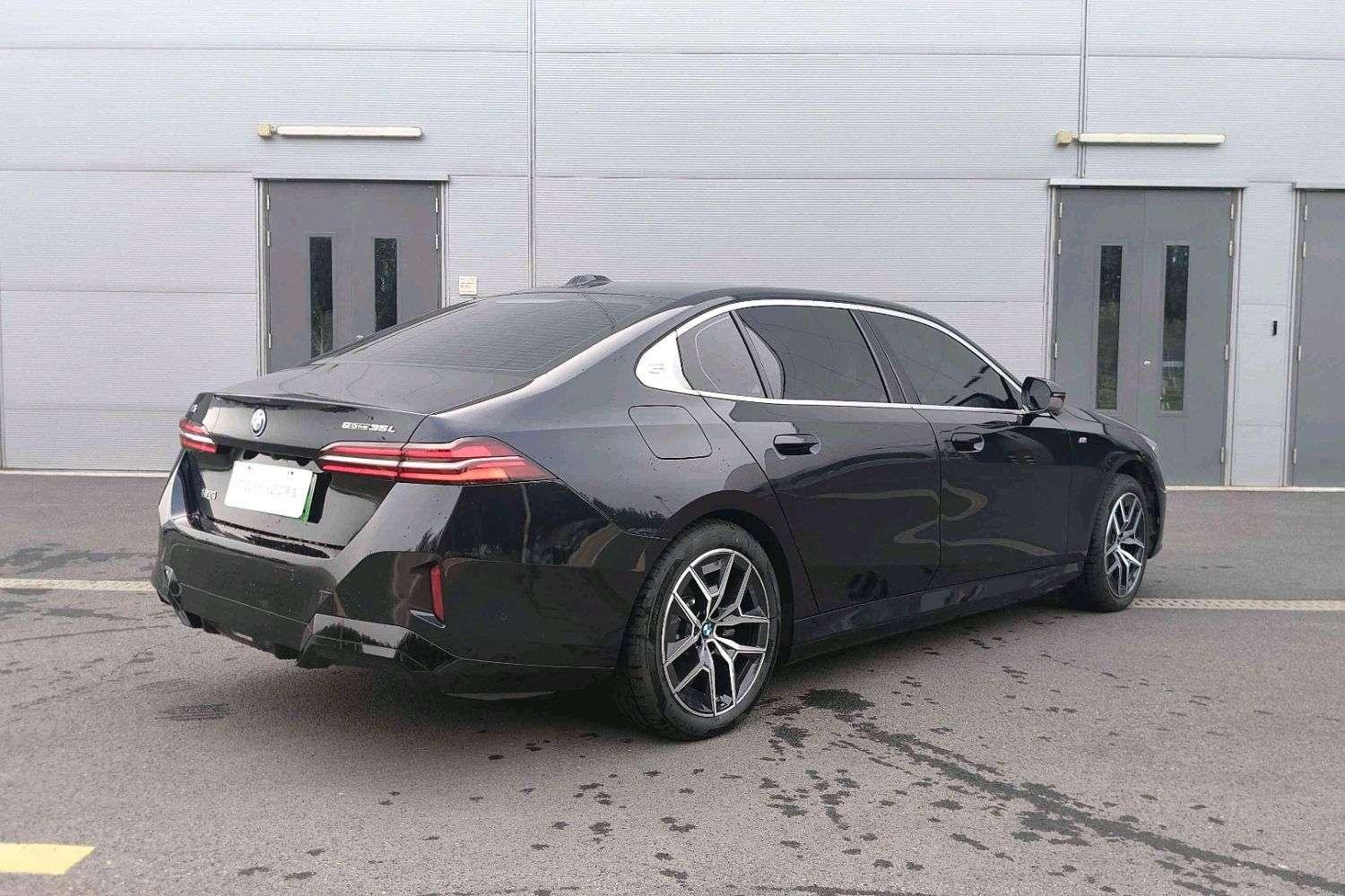 BMW BMW i5