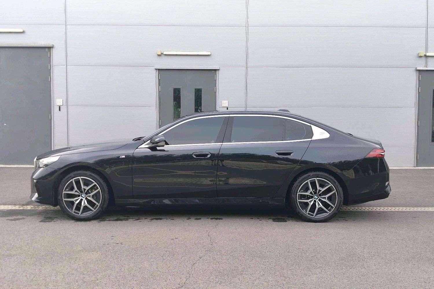 BMW BMW i5