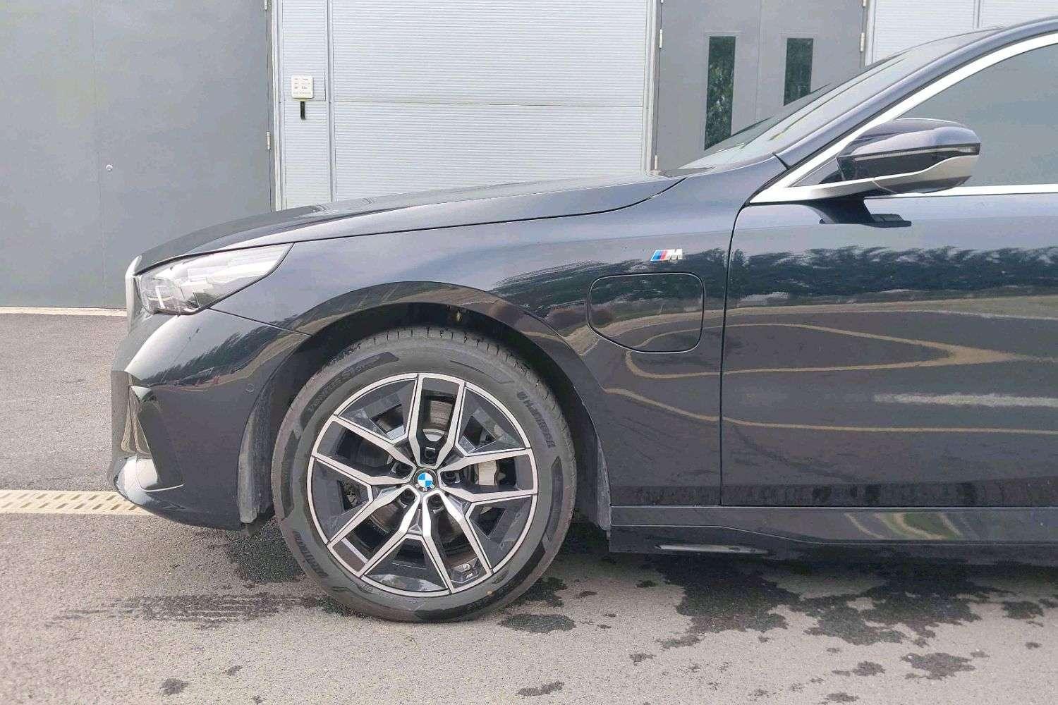 BMW BMW i5