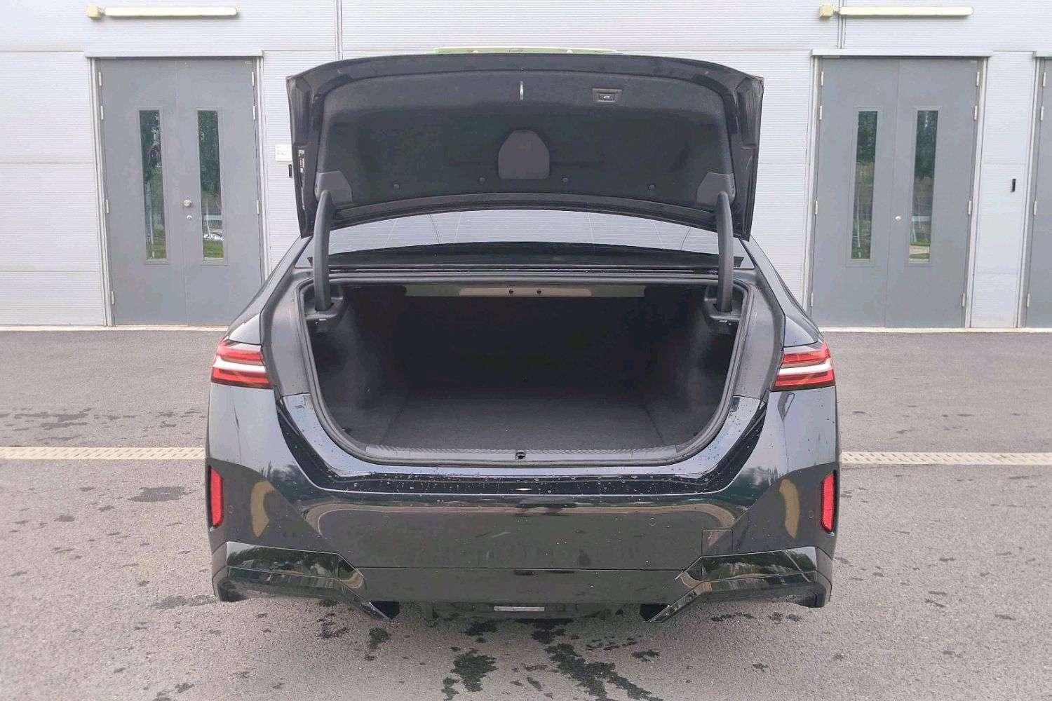BMW BMW i5