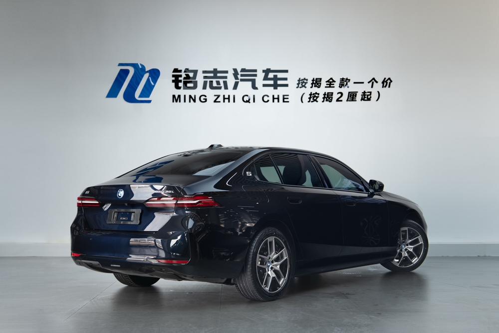 BMW BMW i5