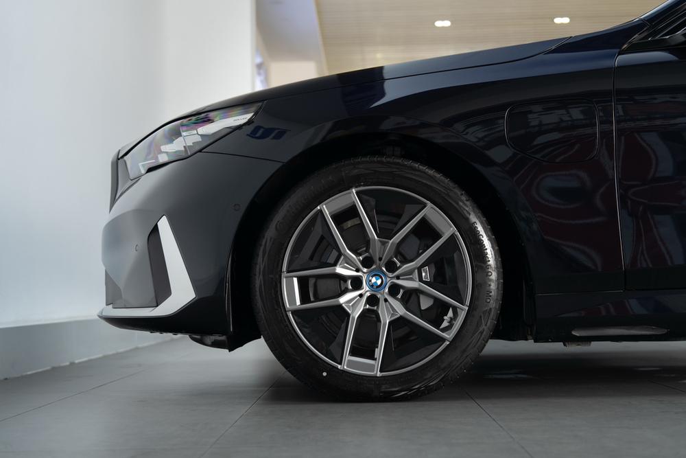 BMW BMW i5
