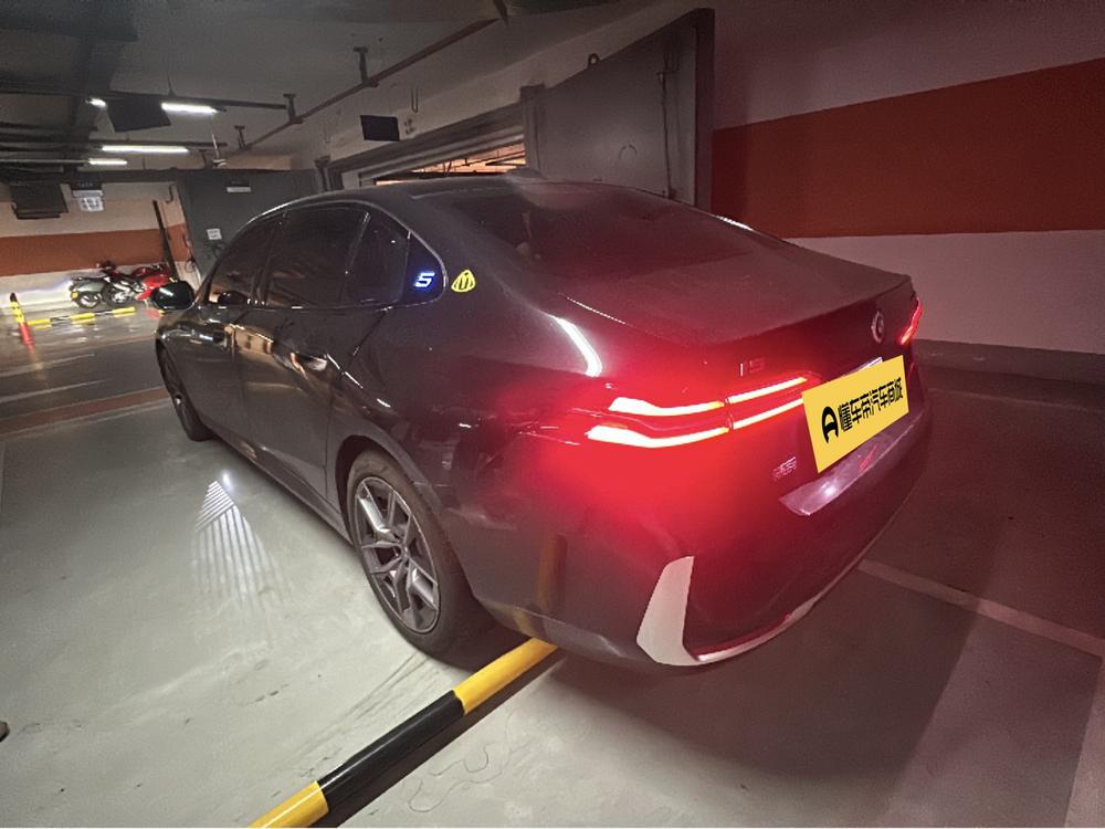 BMW BMW i5