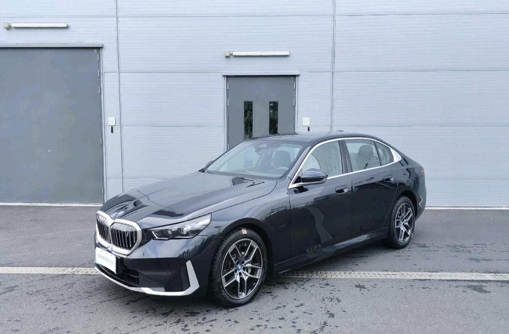 BMW BMW i5