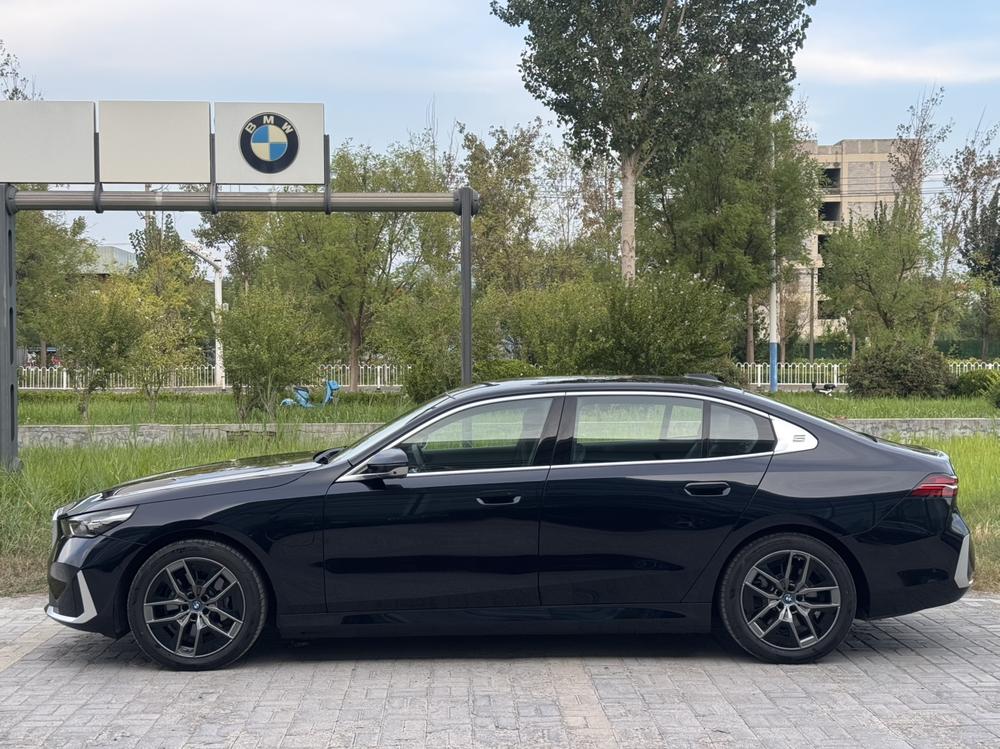 BMW BMW i5