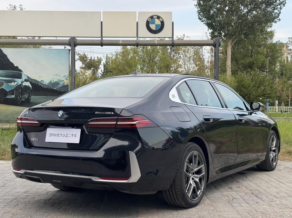 BMW BMW i5