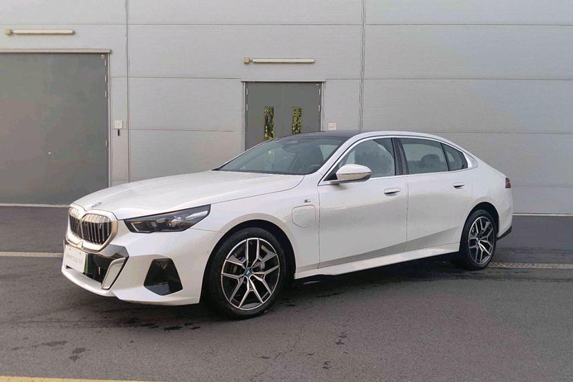 BMW BMW i5