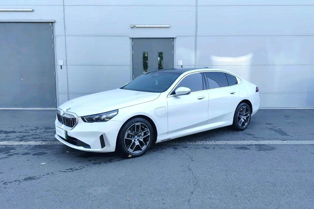 BMW BMW i5