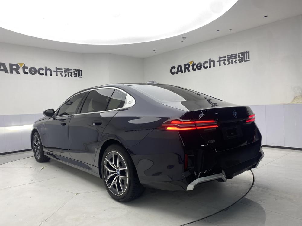 BMW BMW i5