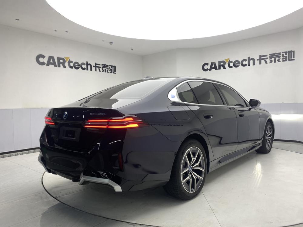 BMW BMW i5