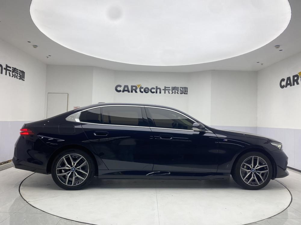 BMW BMW i5