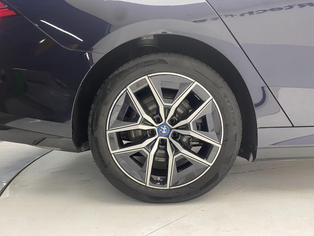 BMW BMW i5