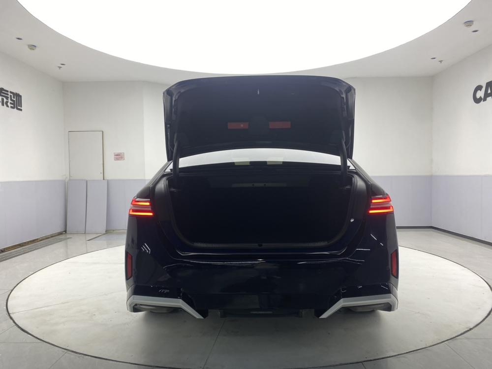 BMW BMW i5