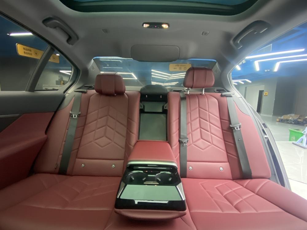 BMW BMW i5