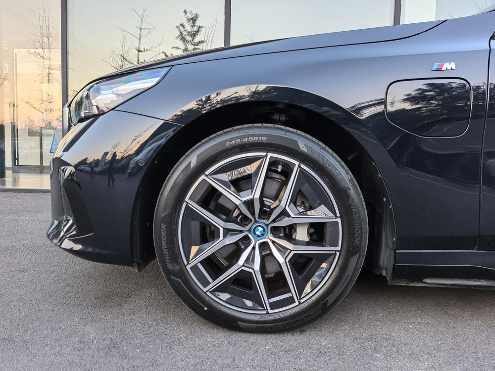 BMW BMW i5