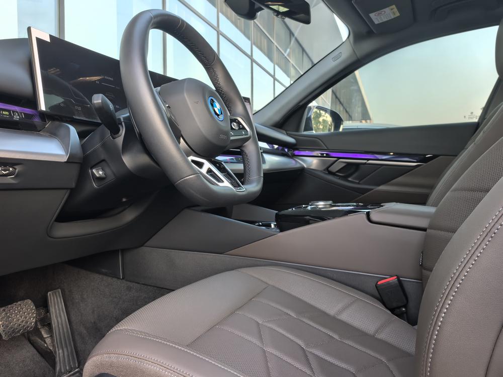 BMW BMW i5