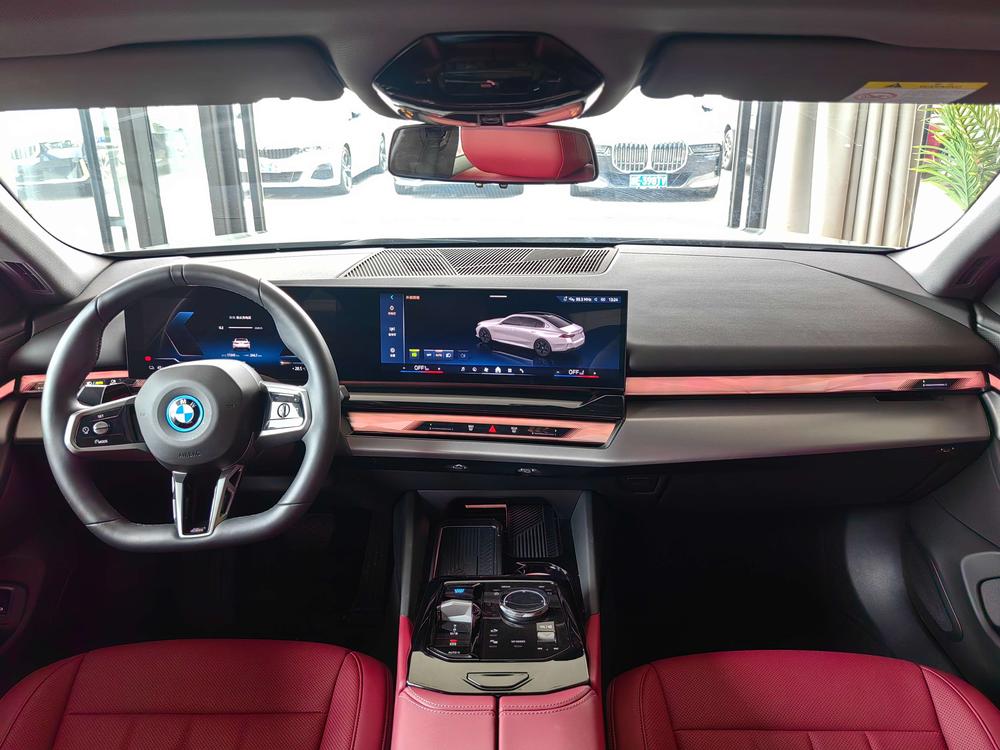 BMW BMW i5