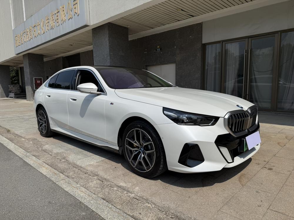BMW BMW i5