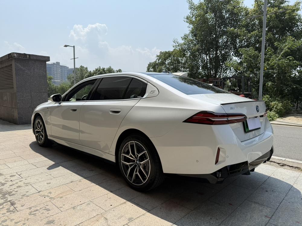 BMW BMW i5