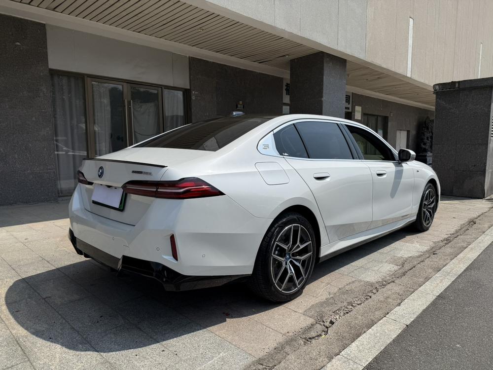 BMW BMW i5