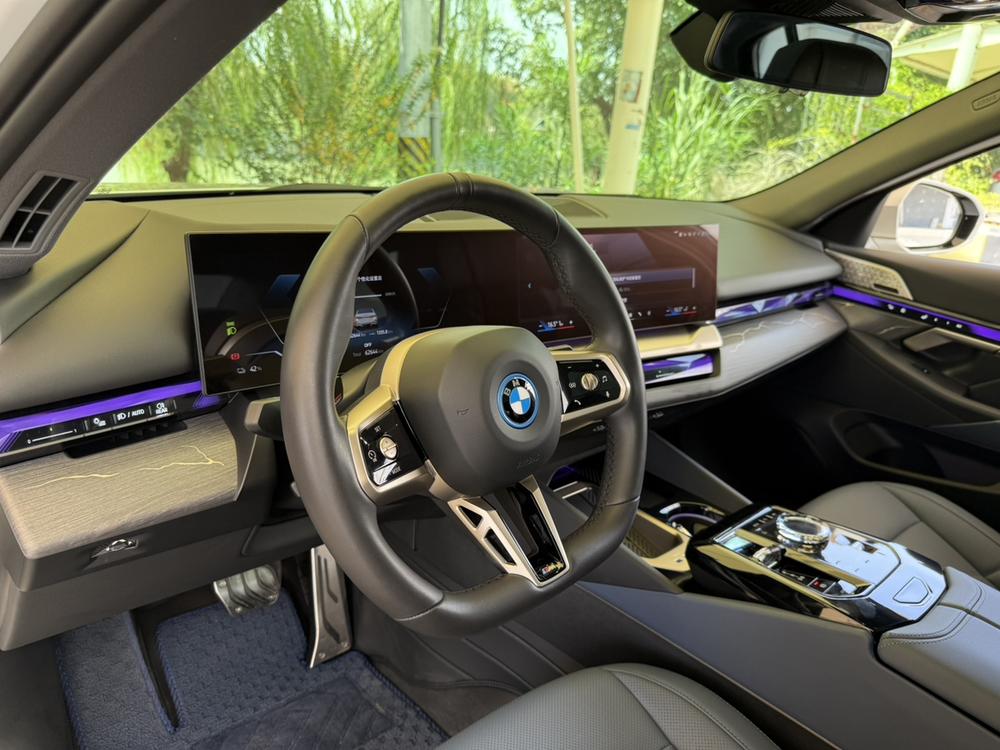BMW BMW i5